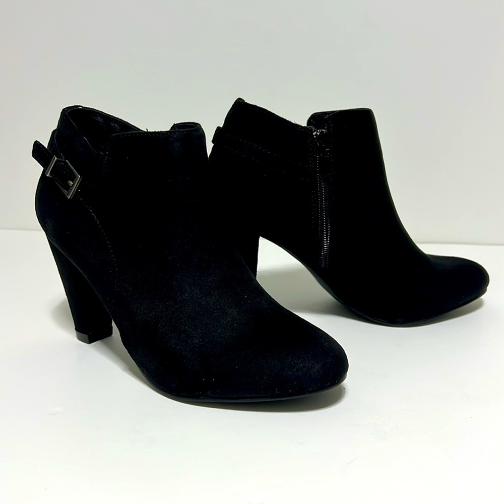 XOXO Women Suede Leather Upper Black Ankle Booties High Heel Size 5M NIB